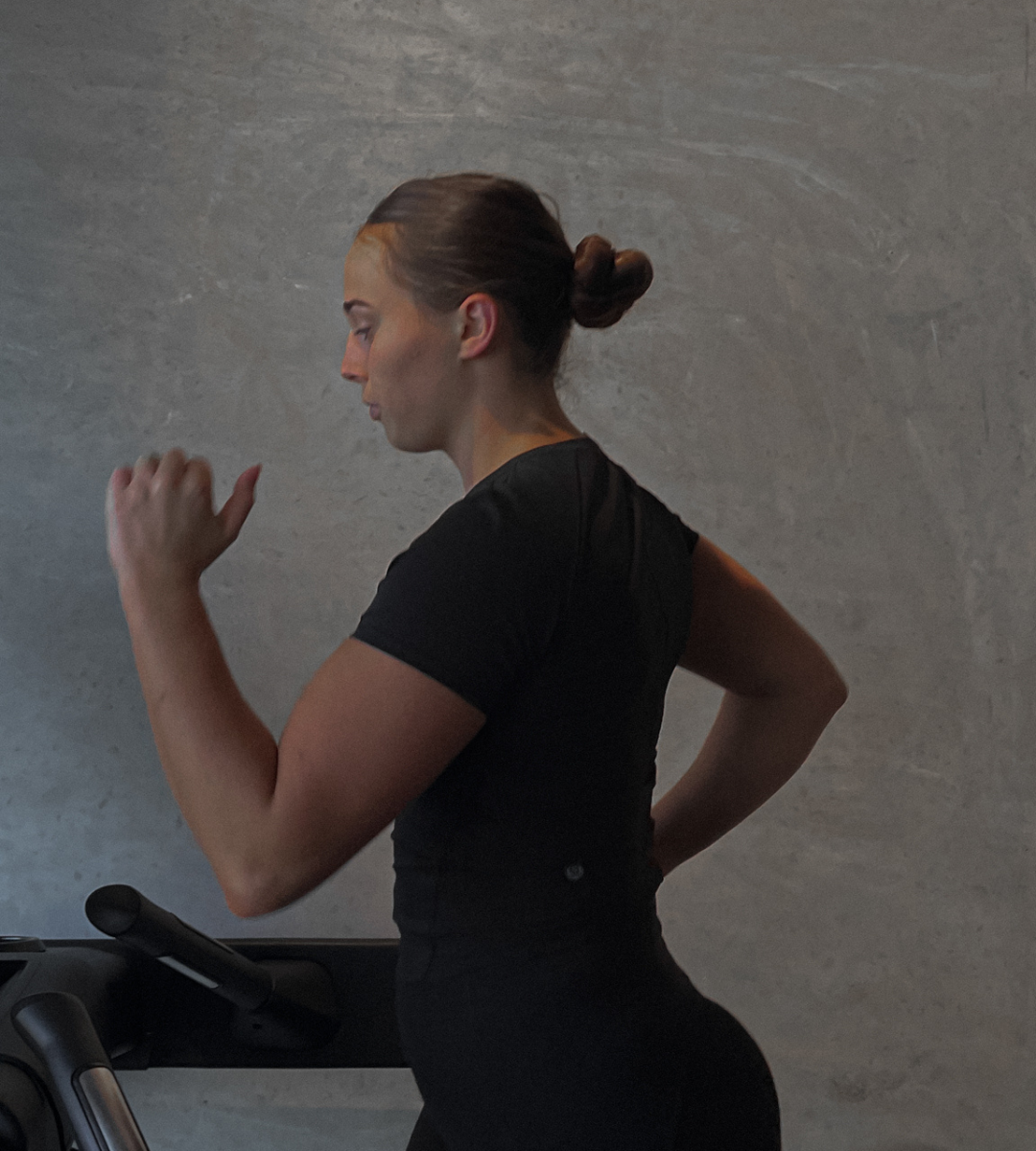 woman running on treadmill following run club program